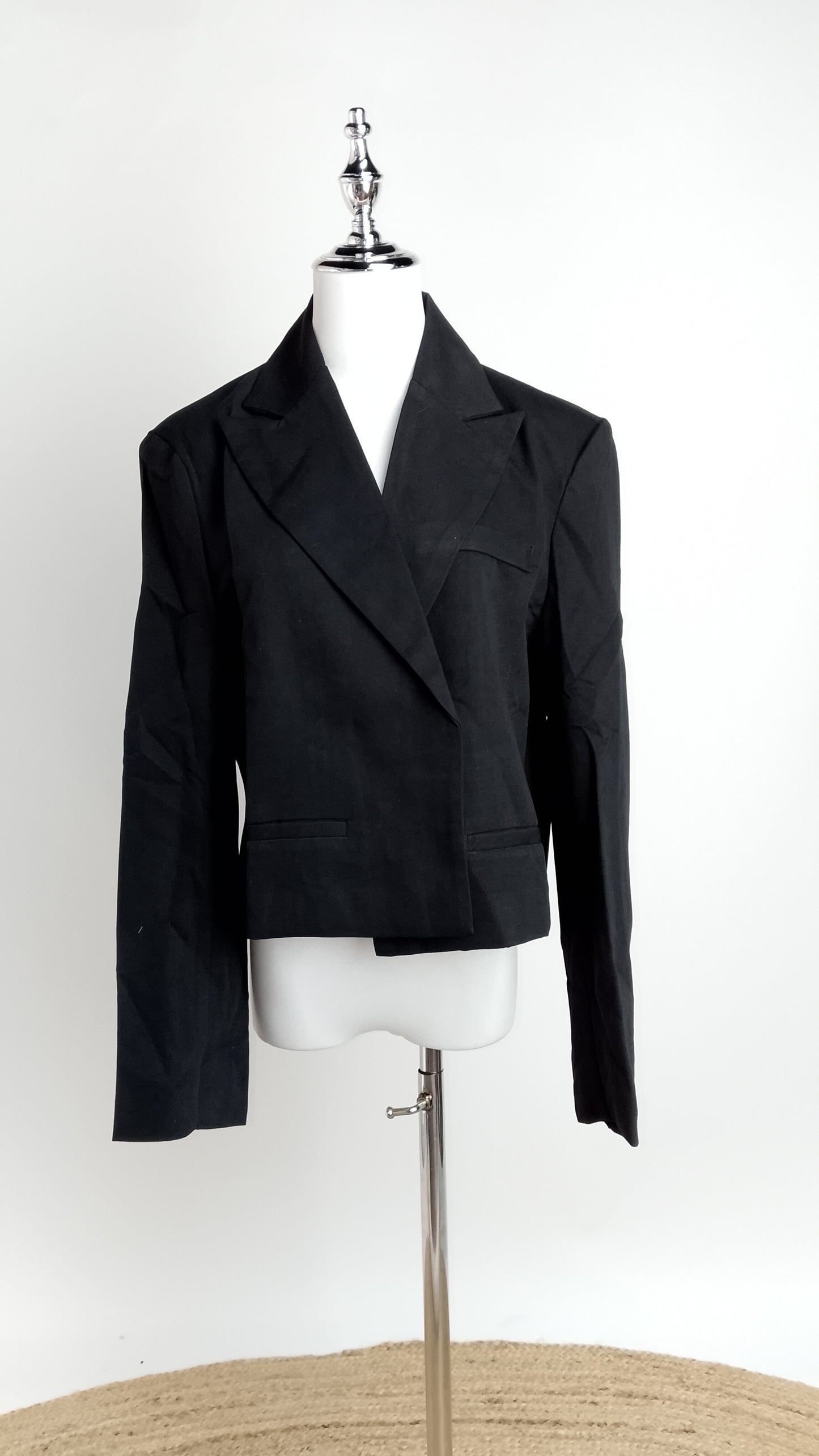 Blazer Negro Minimalista Elegante / ANBL2659