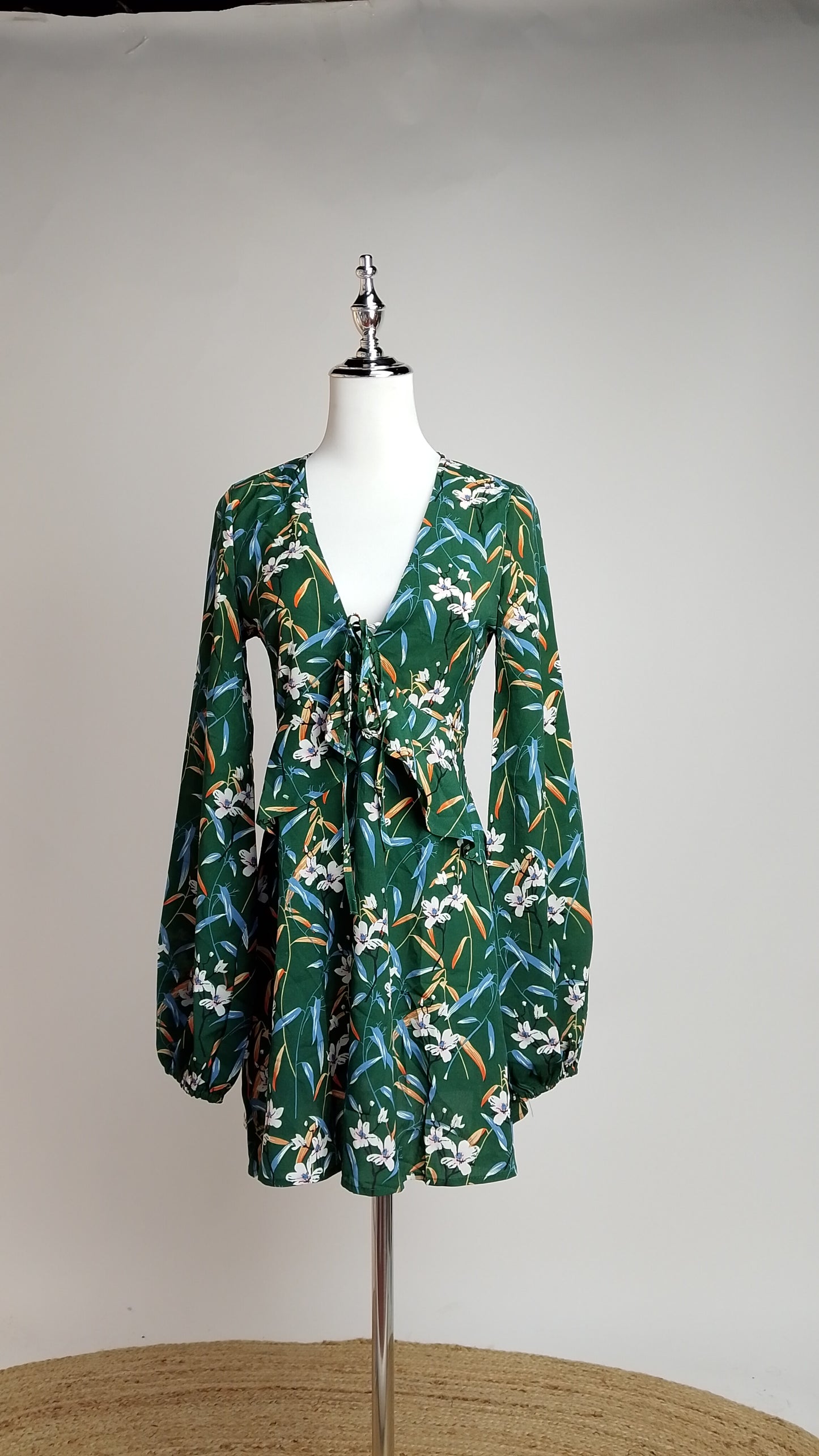 Vestido Corto Estampado con Mangas / ANU57