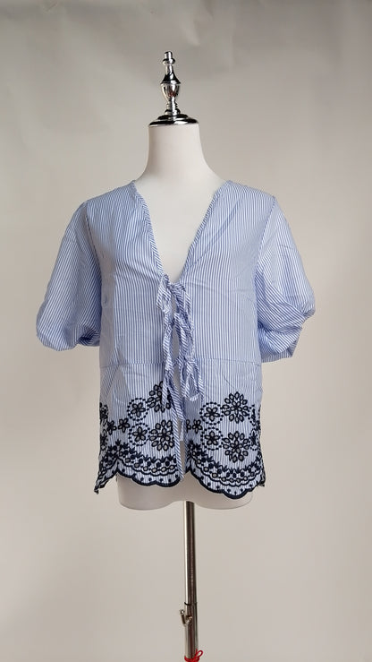 Blusa Celeste Corta con Bordado / ANB26076