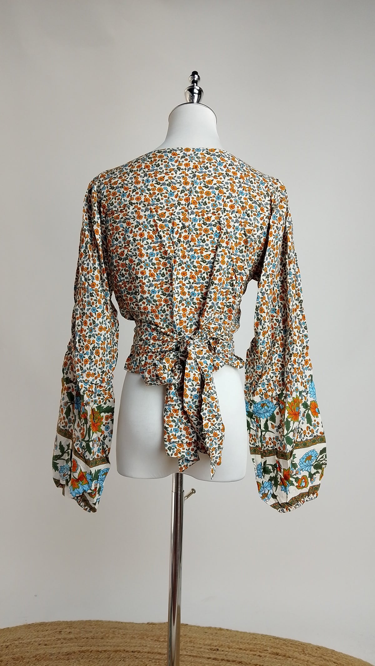 Blusa Estampada con Escote en V / ANB26070