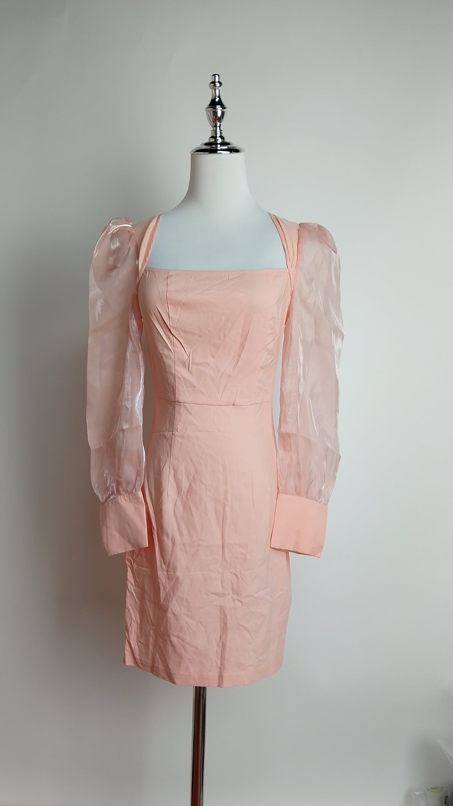 UV36 – Vestido rosa manga larga