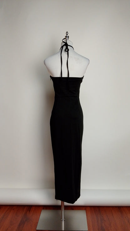 Vestido negro elegante cuello flor / UV20