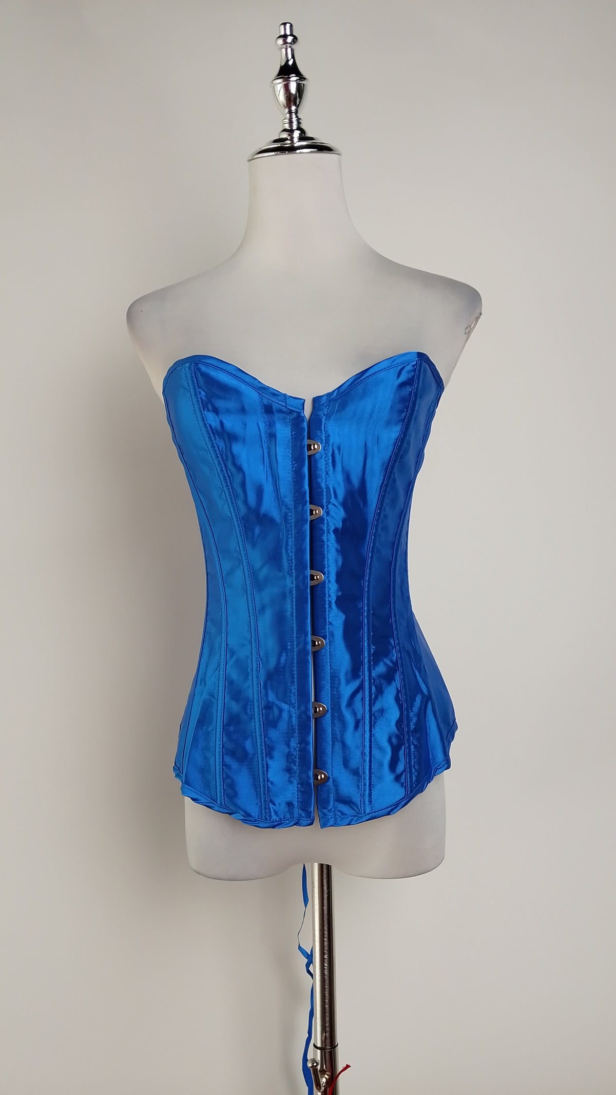 Corset Con Escote + Falda Plisada Color Plata /OUTEV63