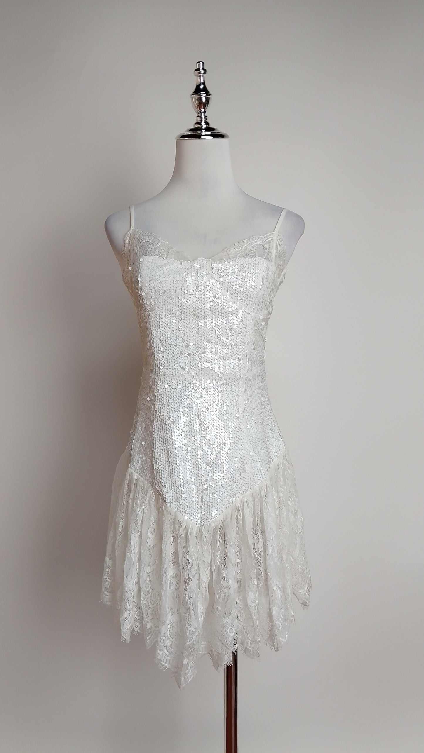Vestido corto blanco encaje / UV21