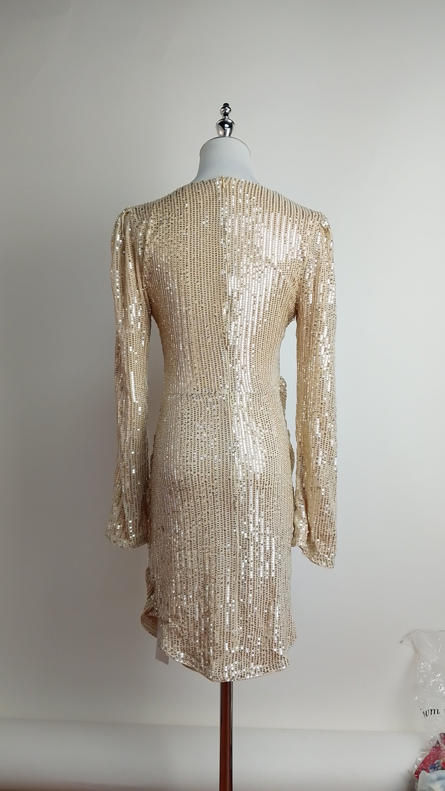 UV78 – Vestido dorado corto brillo