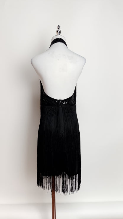 UV82 – Vestido negro con flecos