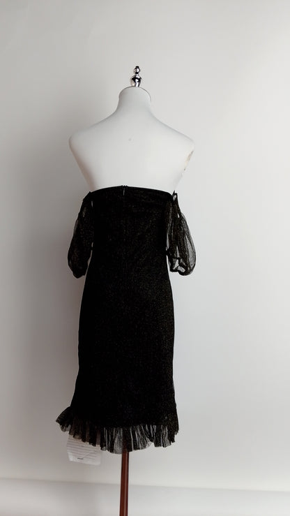 UV70 – Vestido negro midi strapless