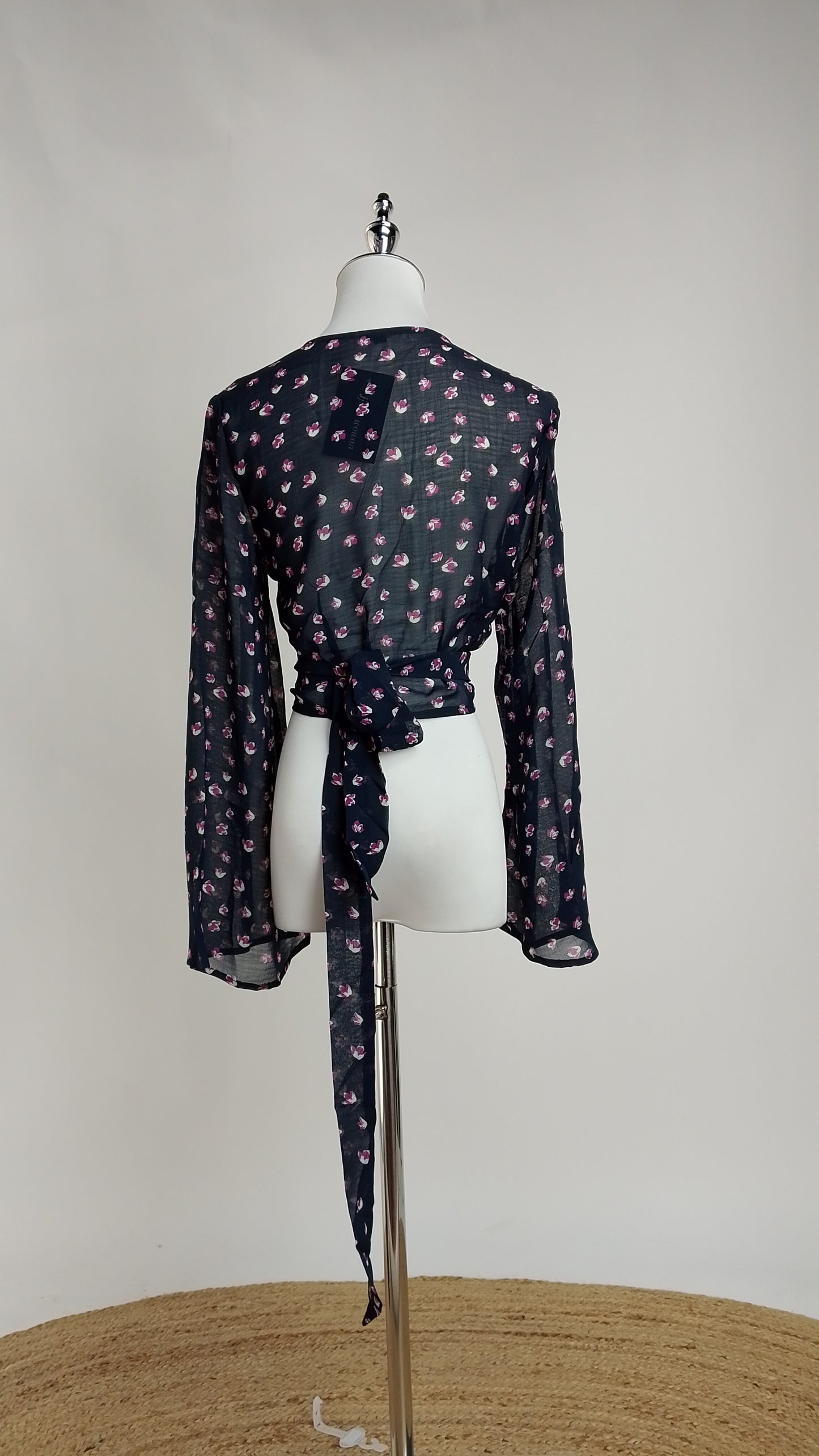 Blusa Crop Cruzada de Manga Larga / ANB26038