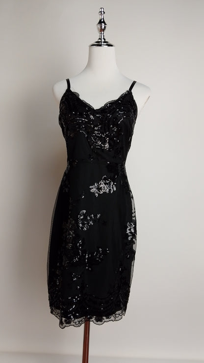 Vestido negro bordado / UV65