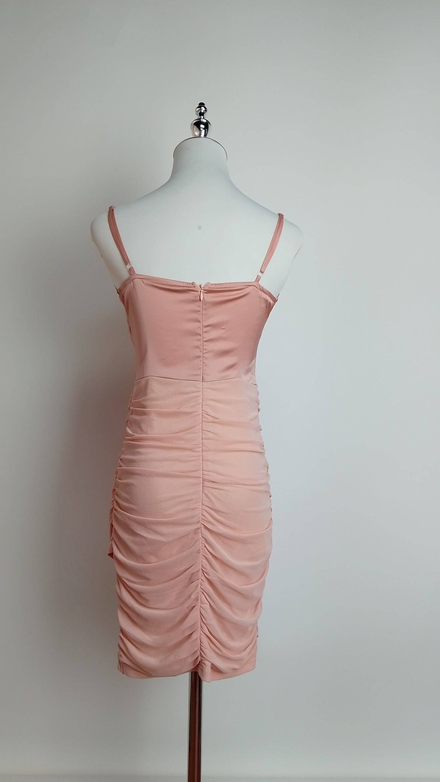 Vestido rosado satinado / UV69