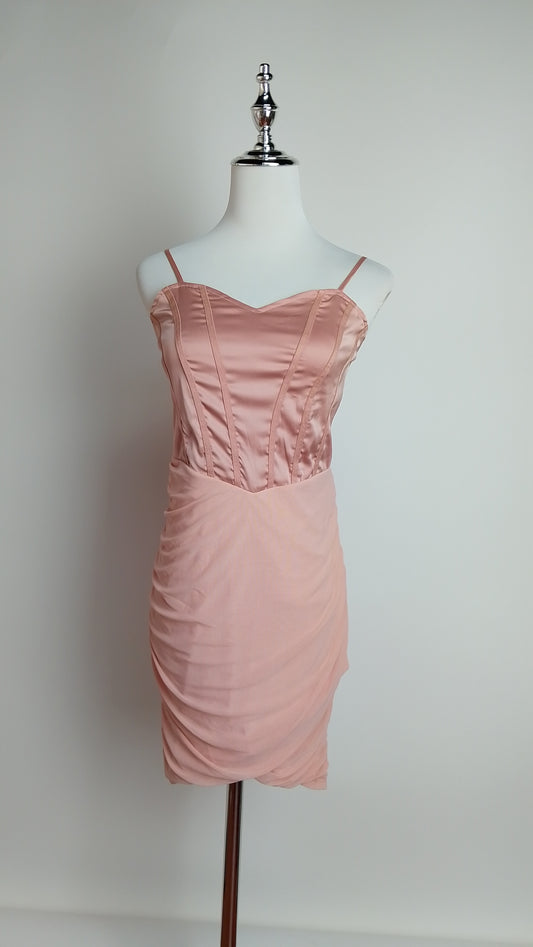 Vestido rosado satinado / UV69