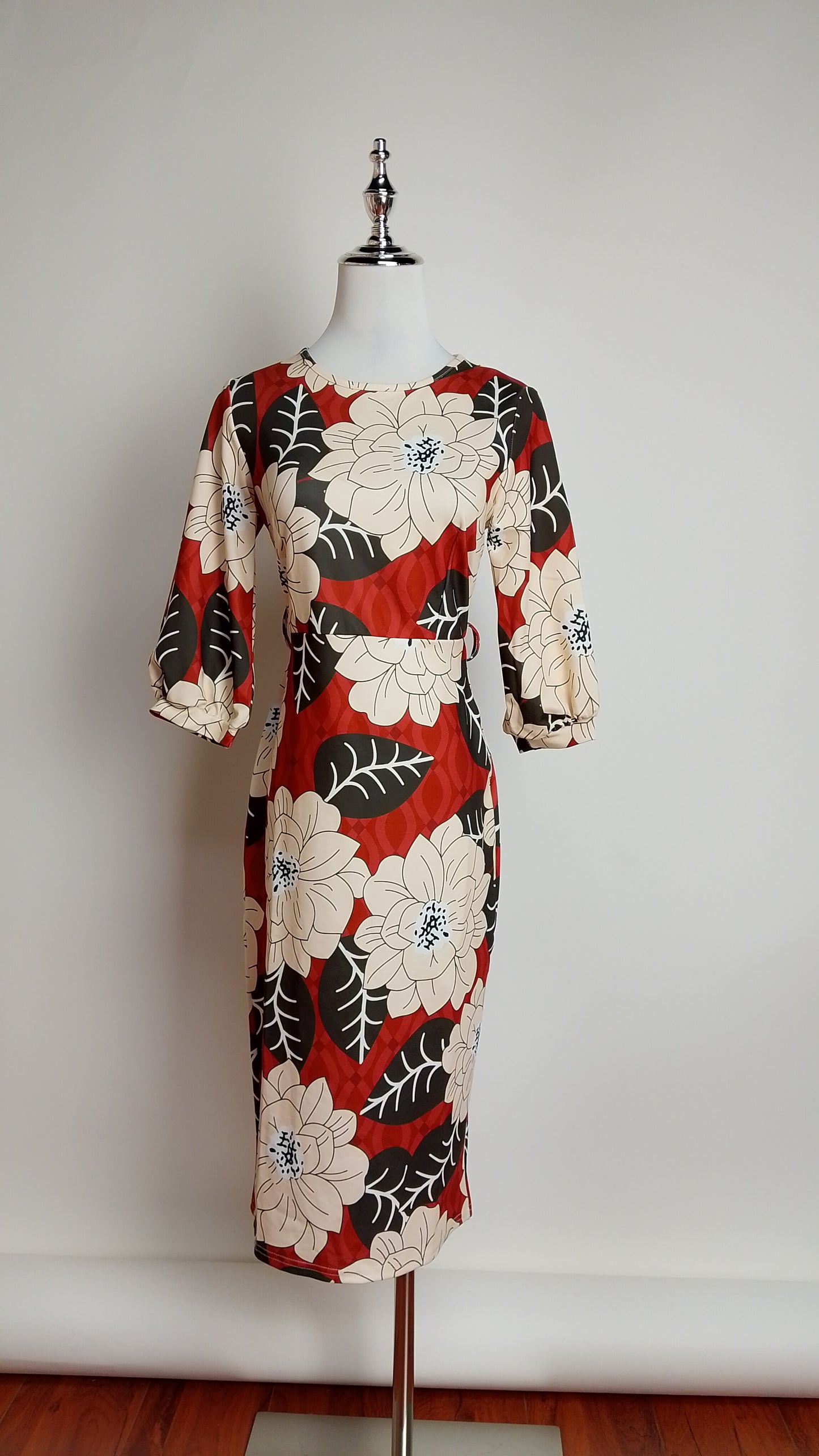 Vestido floral rojo / UV75