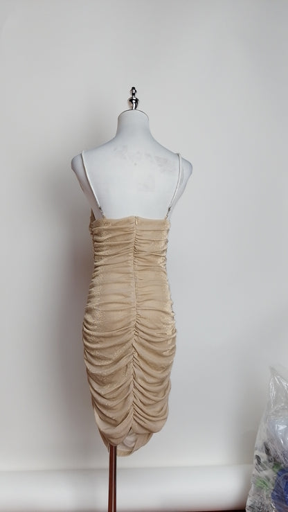 Vestido nude corto ajustado / UV85