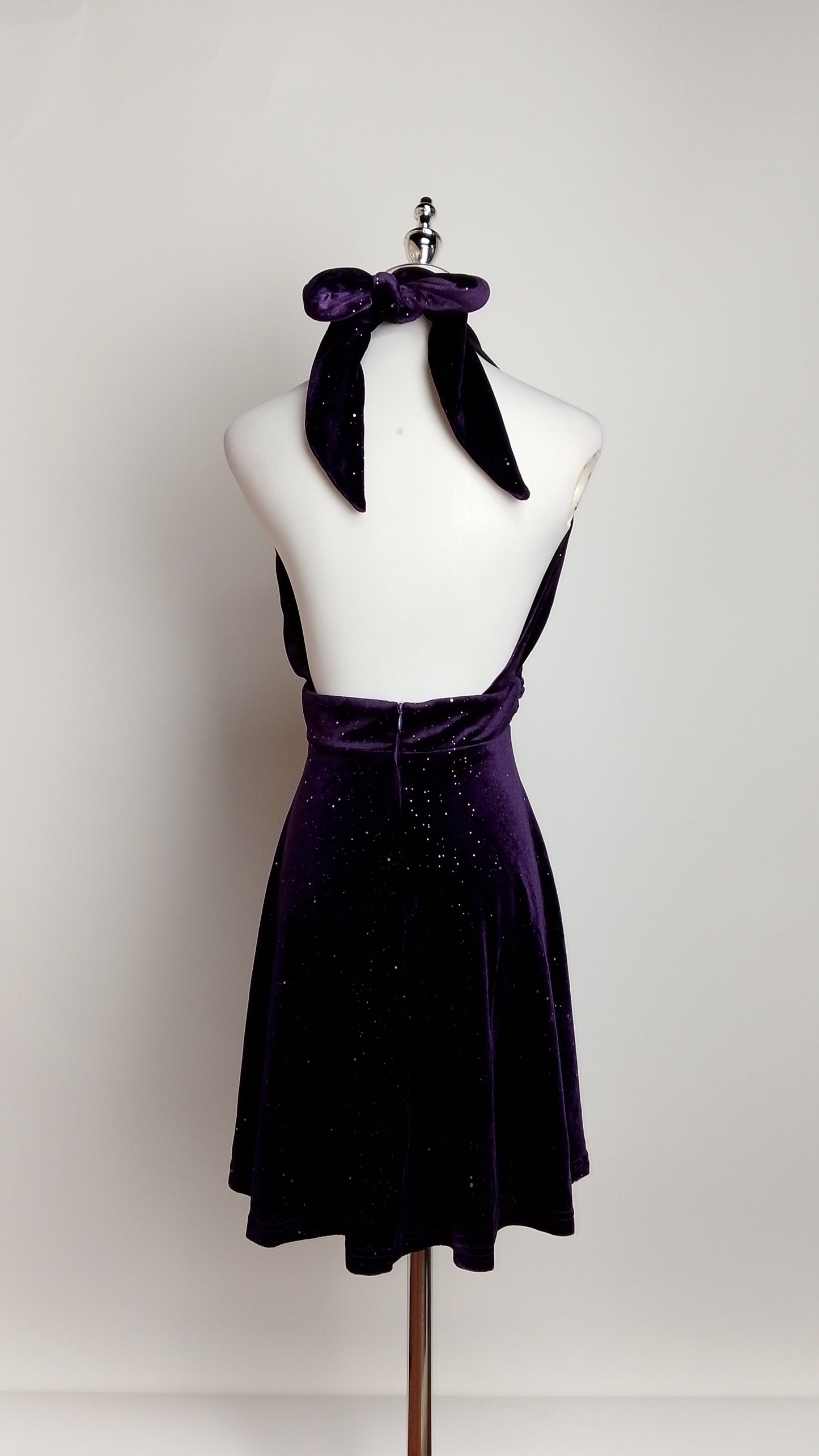 Vestido morado corto / UV25