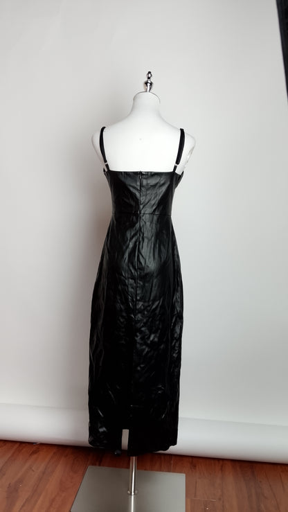 UV31 – Vestido negro satinado largo