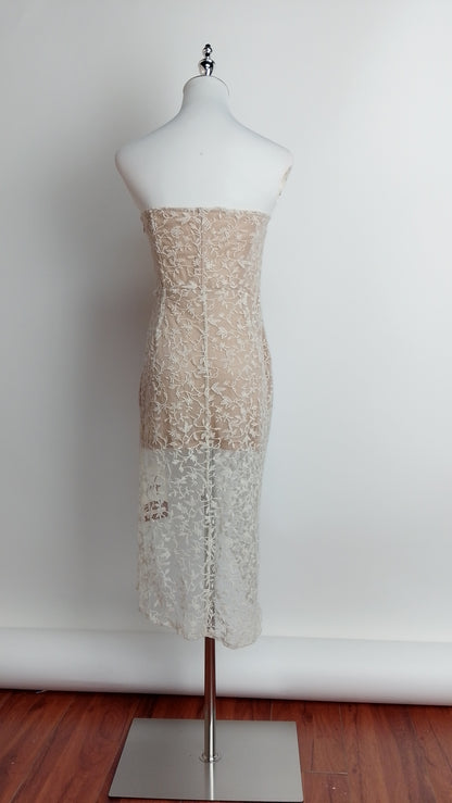 Vestido nude encaje strapless / UV37