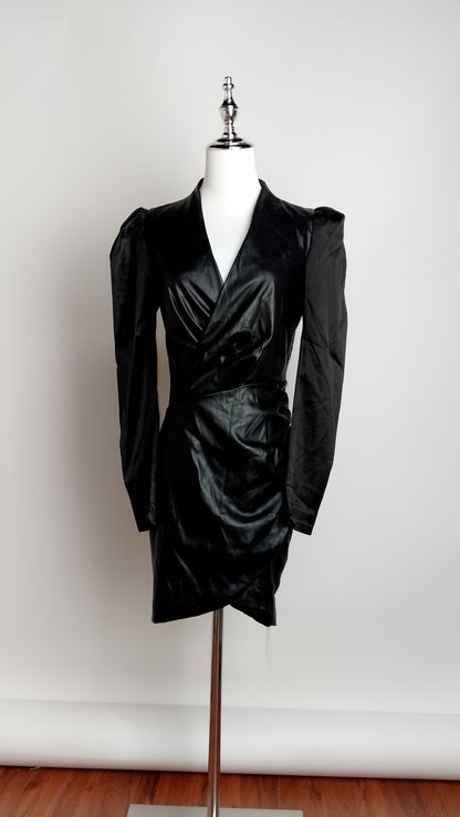 Vestido corto negro drapeado / UV40