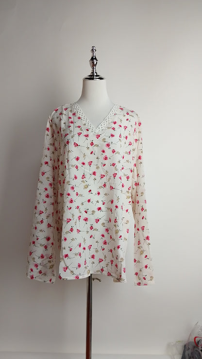 Blusa blanca floral delicada / L48A