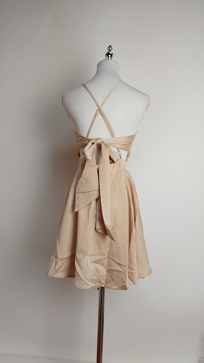 Vestido corto dorado / UV43