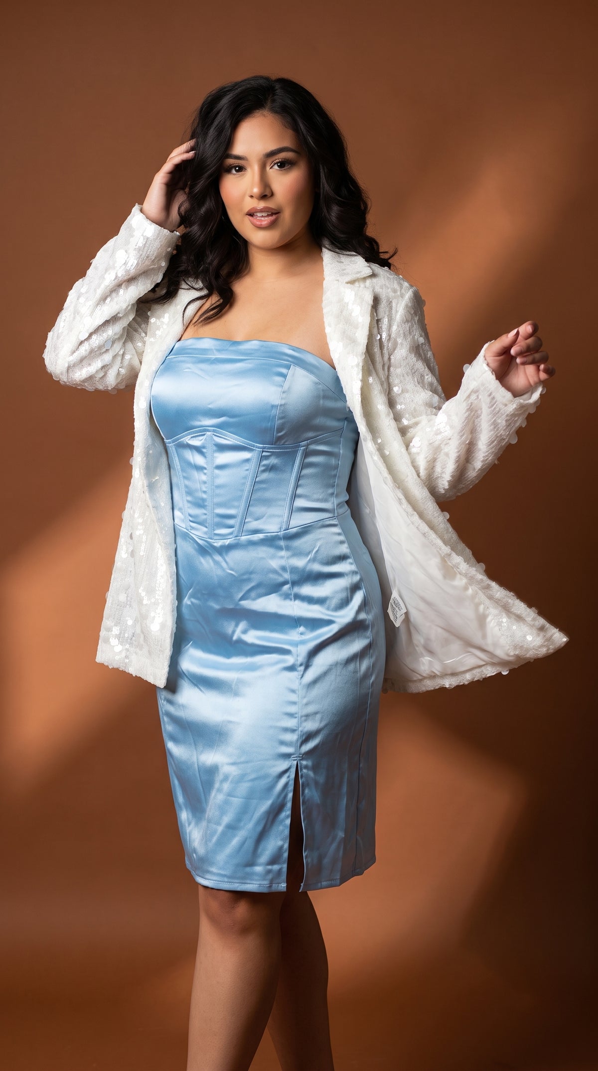 Vestido azul strapless satinado D&M + Blazer Blanco /OUTEV119