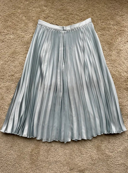 Corset Con Escote + Falda Plisada Color Plata /OUTEV63