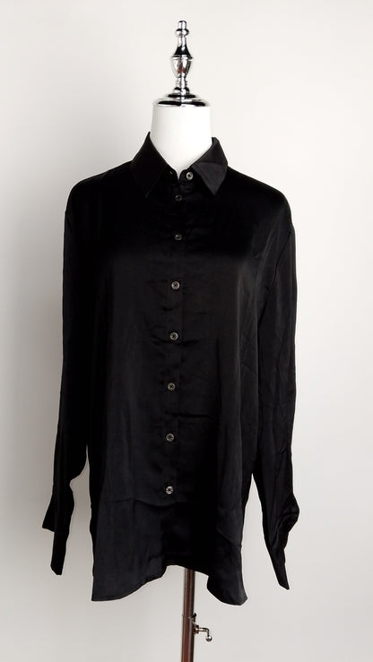 Blusa satinada negra + Pantalón Cuerina marrón claro D&M /OUTEV115