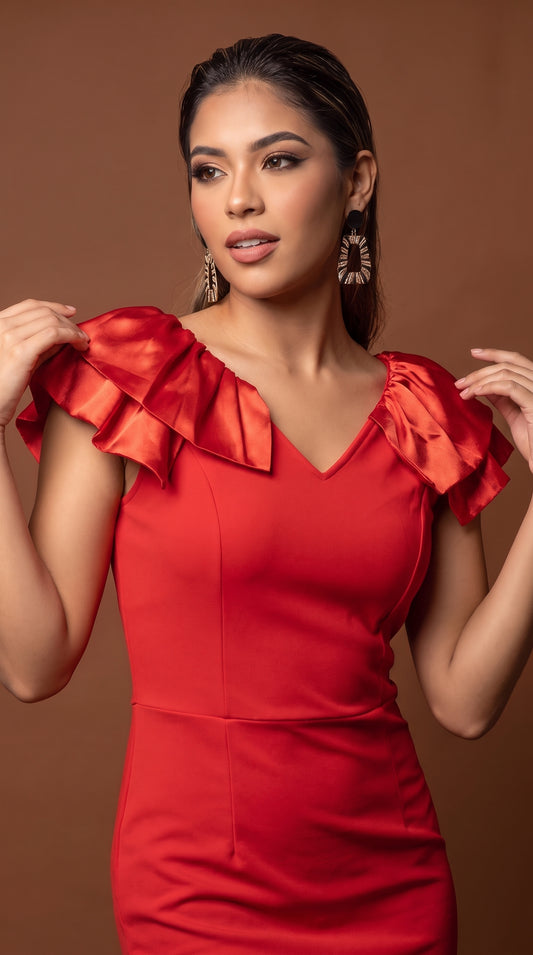 Vestido rojo con mangas en satín / AO16