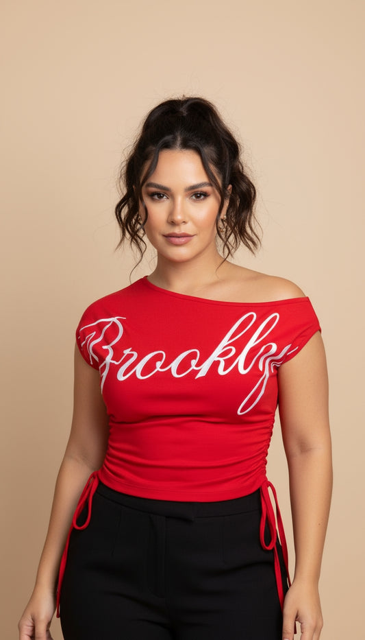 Camiseta roja con texto “Brooklyn” SH38 Betzy