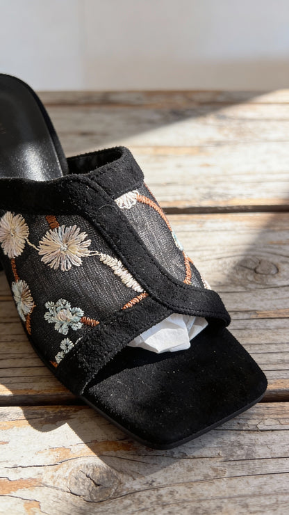 Zapatos Negros Bordados / ZZ260107