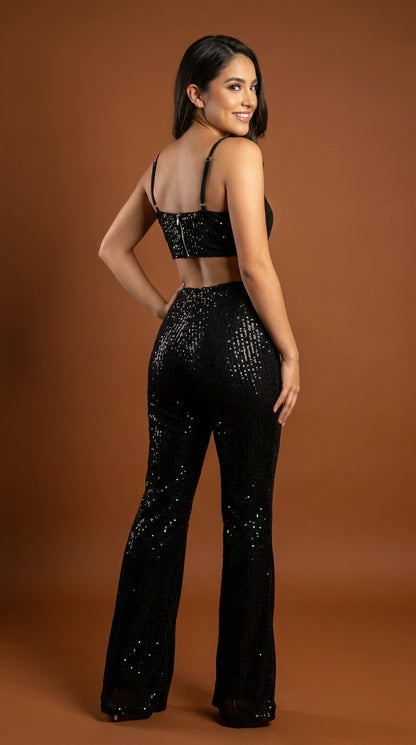 Enterizo negro glam con escote profundo / UV2