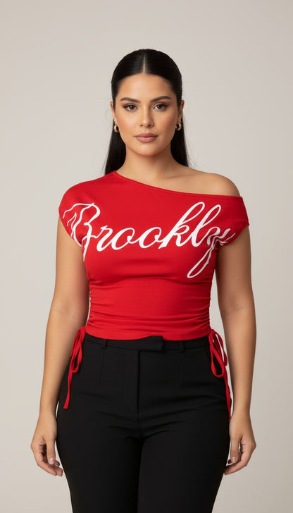 Camiseta roja con texto “Brooklyn” SH38 Betzy