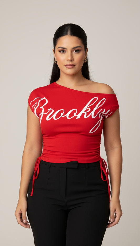Camiseta roja con texto “Brooklyn” SH38 Betzy